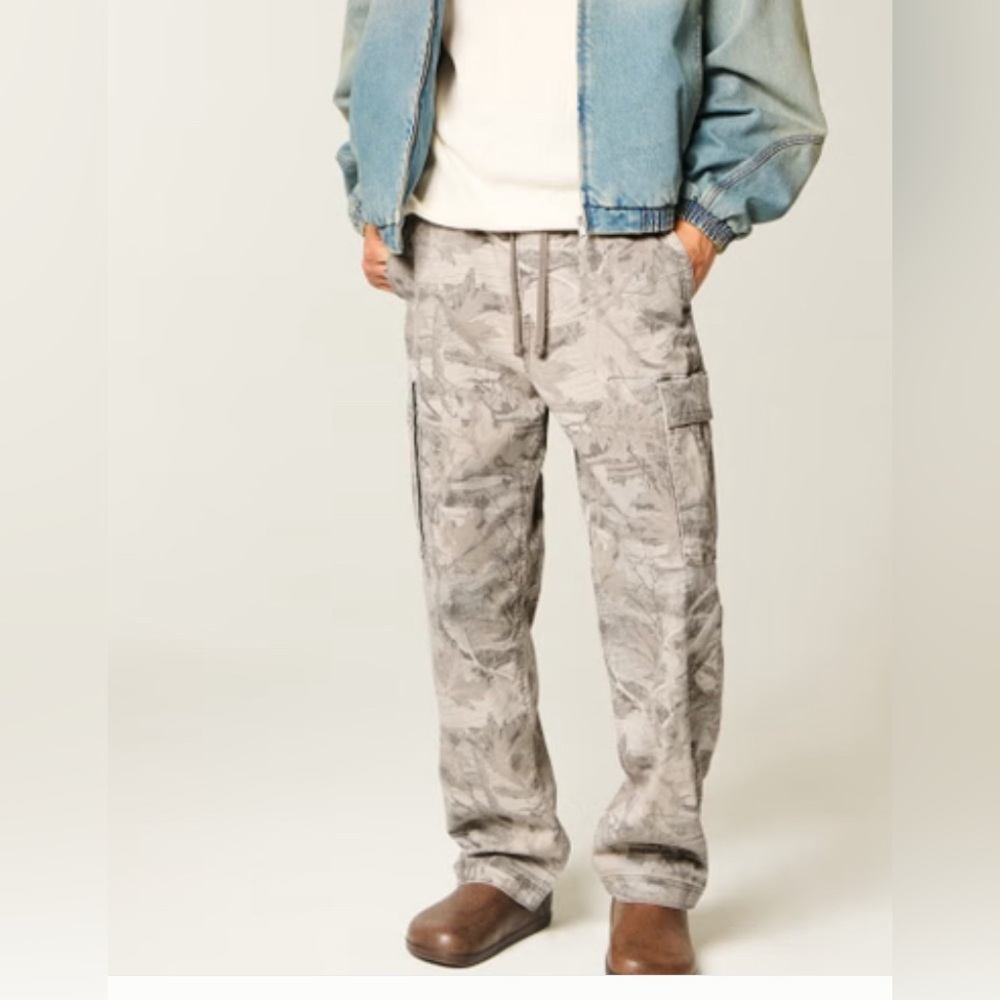 Hollister Men's Cargo Baggy Utility Pants  Gray